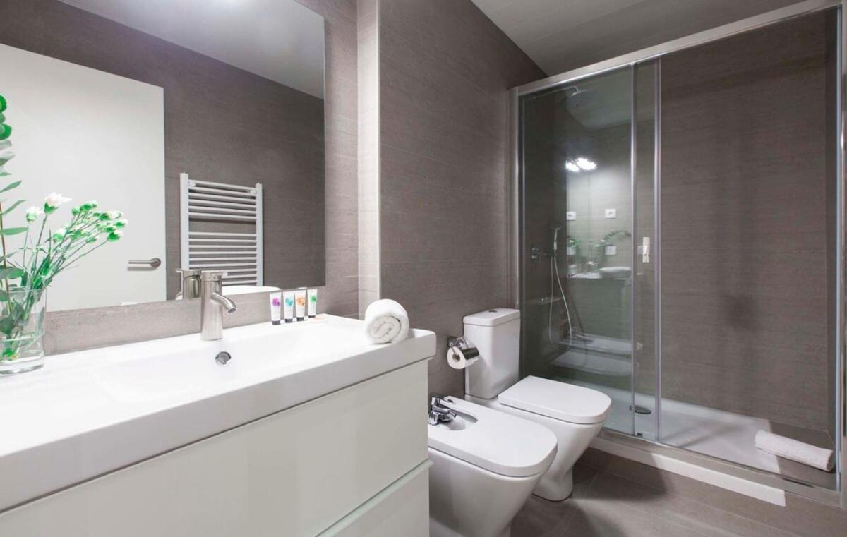 Perfectly Located 4Bed 4Bath Apartment In Barcelona 3 1 Eksteriør bilde