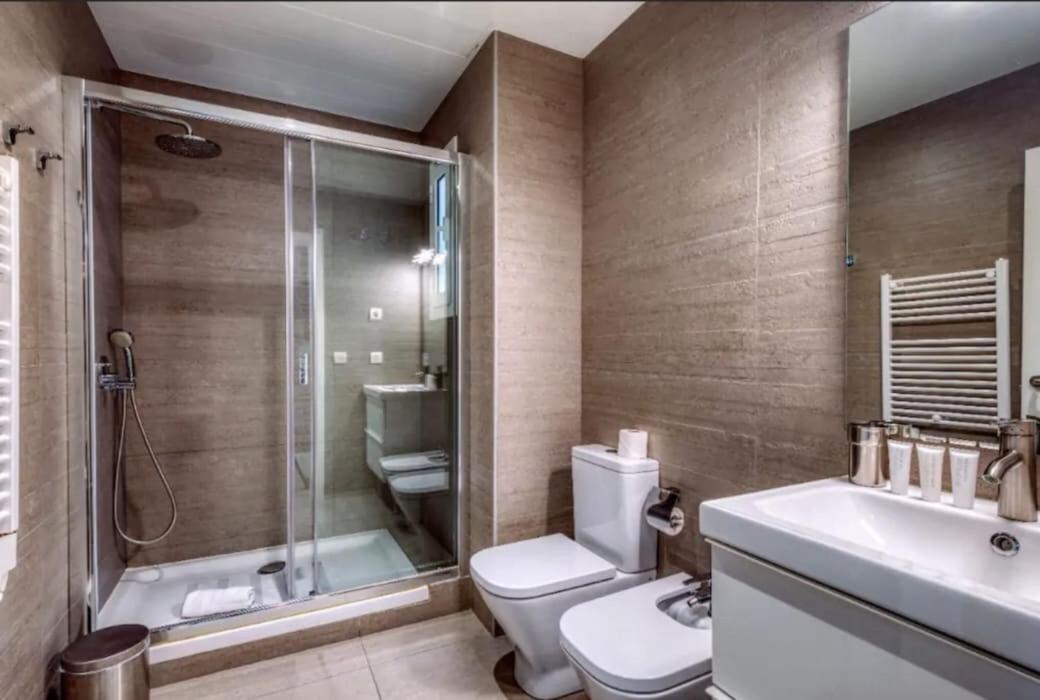 Perfectly Located 4Bed 4Bath Apartment In Barcelona 3 1 Eksteriør bilde
