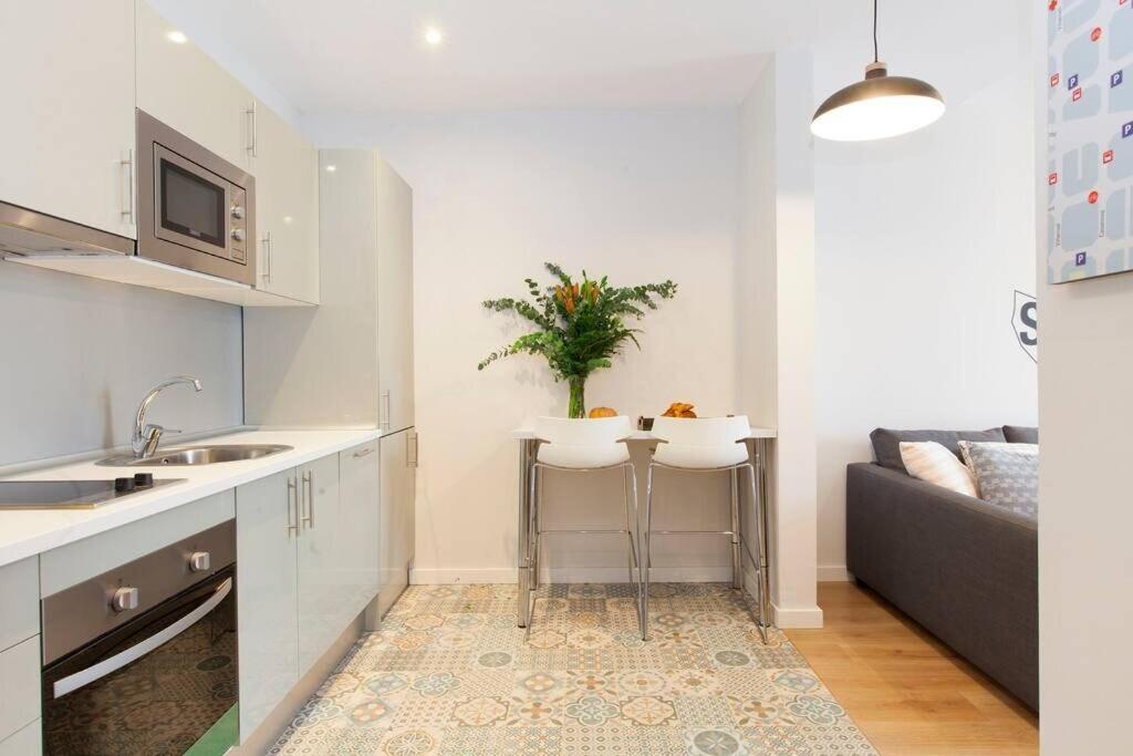 Perfectly Located 4Bed 4Bath Apartment In Barcelona 3 1 Eksteriør bilde