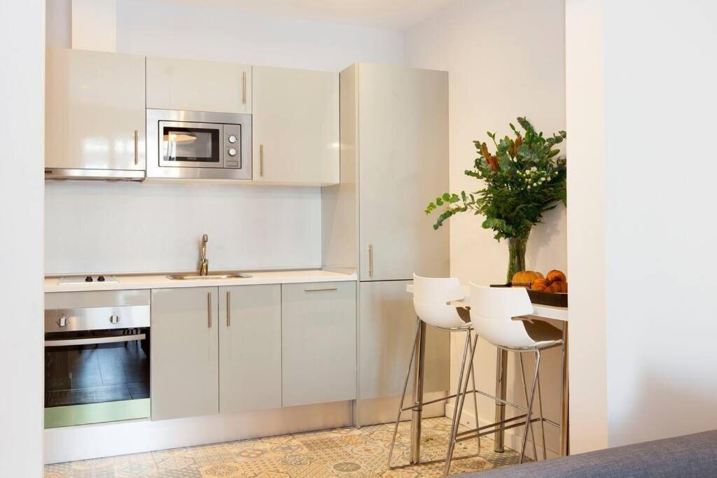 Perfectly Located 4Bed 4Bath Apartment In Barcelona 3 1 Eksteriør bilde